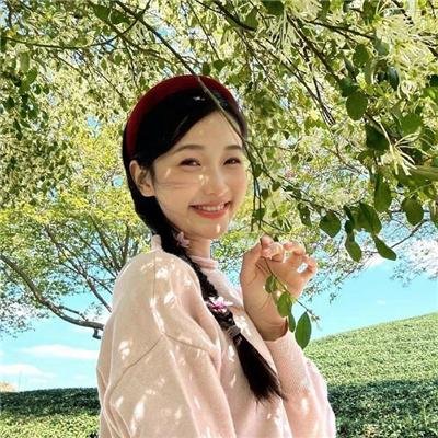 当女孩恋爱时 封面